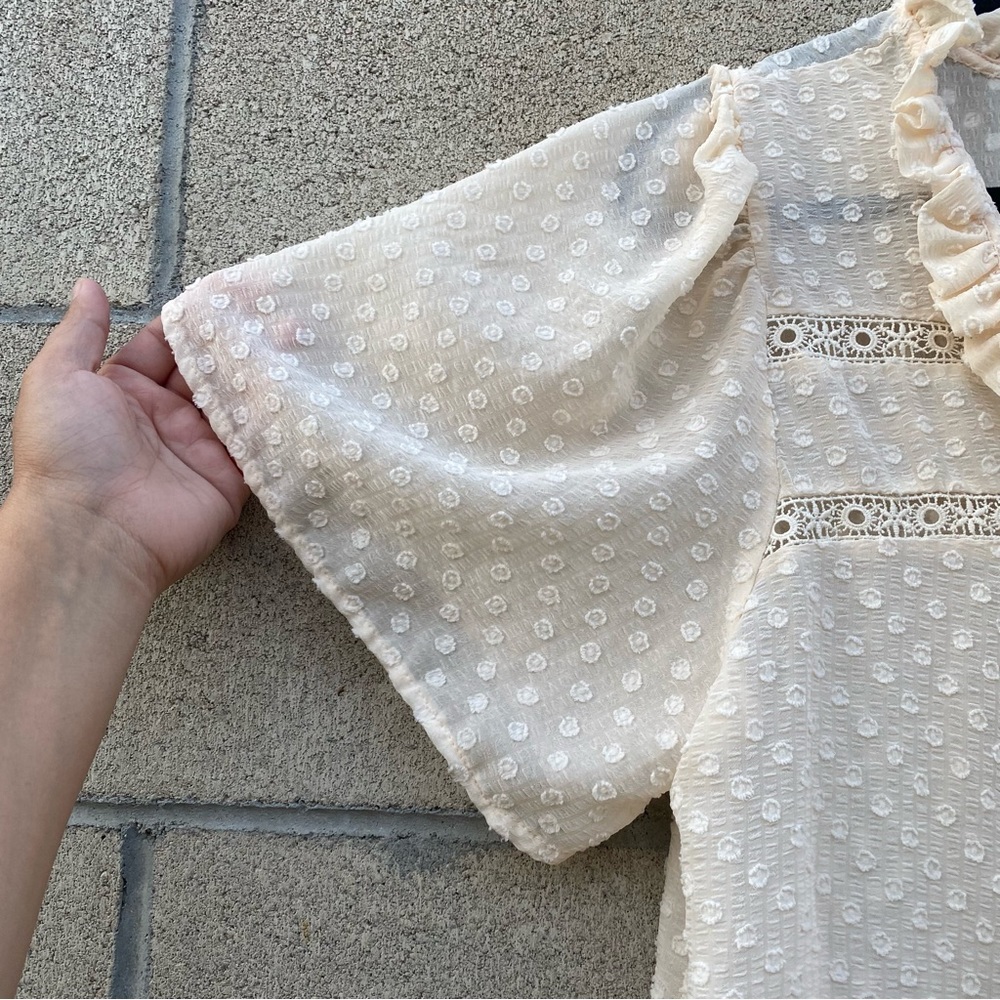 Pretty Feminine Blouse - Picture 5 of 8